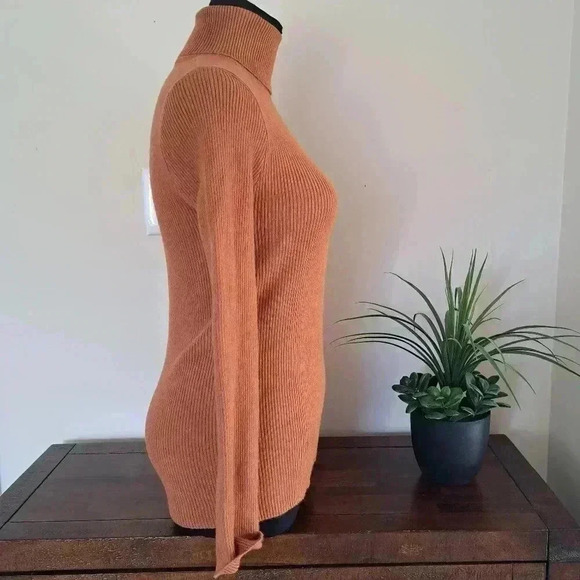 Women's Ribbed Turtleneck Sweater Size Medium Rust Brown Colour Soft Fitted - Picture 4 of 9